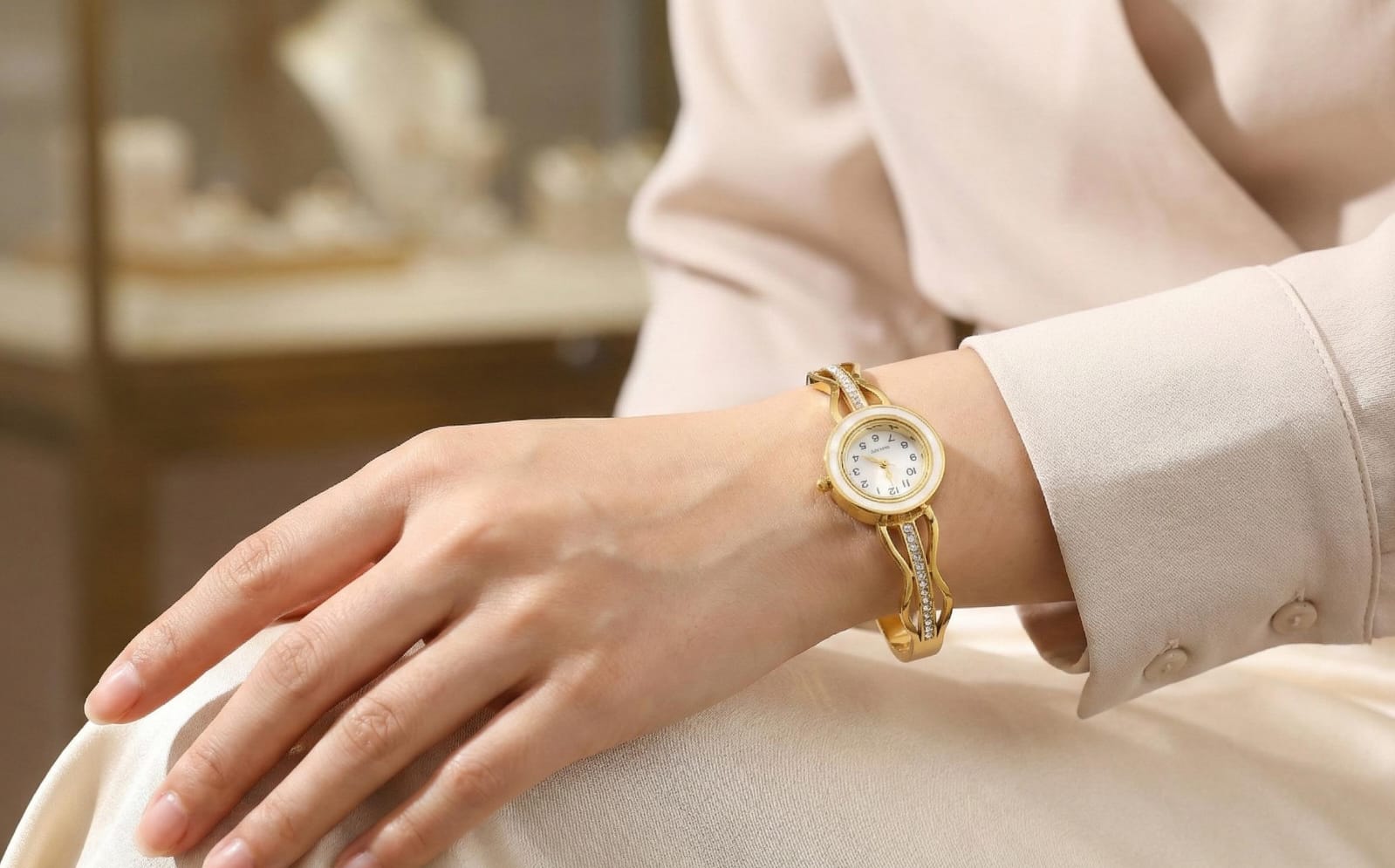 JASUNIQ GOLDEN TWISTED CRYSTAL BAR WATCH WATCH Analog Watch - For Women