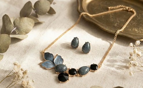 LEAF NECKLACE