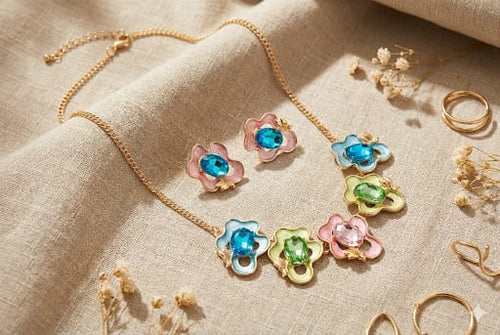 FLOWER NECKLACE