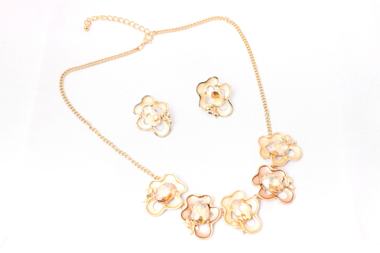 FLOWER NECKLACE