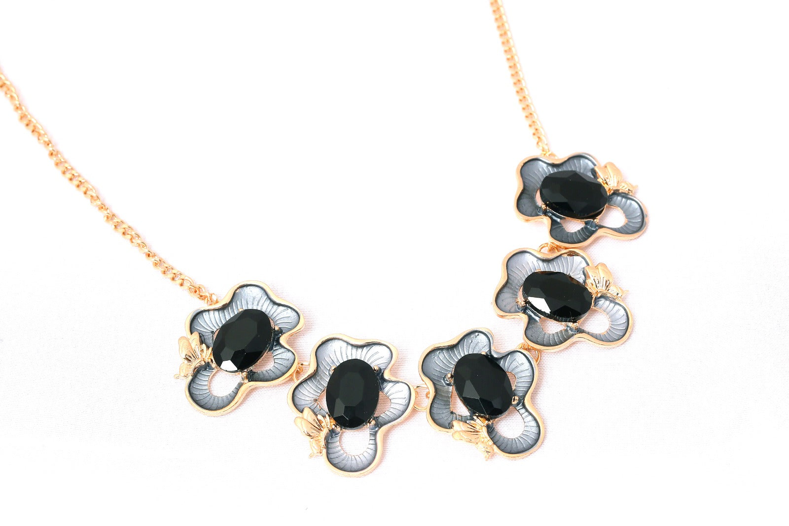 FLOWER NECKLACE